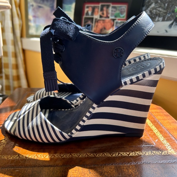 High Heel Slingback Tory Burch Wedge Sandals - Picture 8 of 9